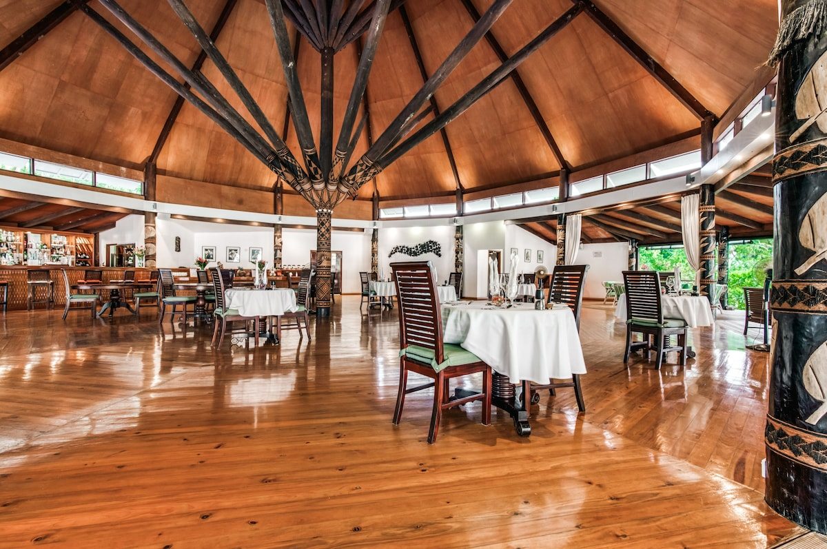 Timber ceiling and set tables in Matangi’s Vale-Ni-Kana dining room
