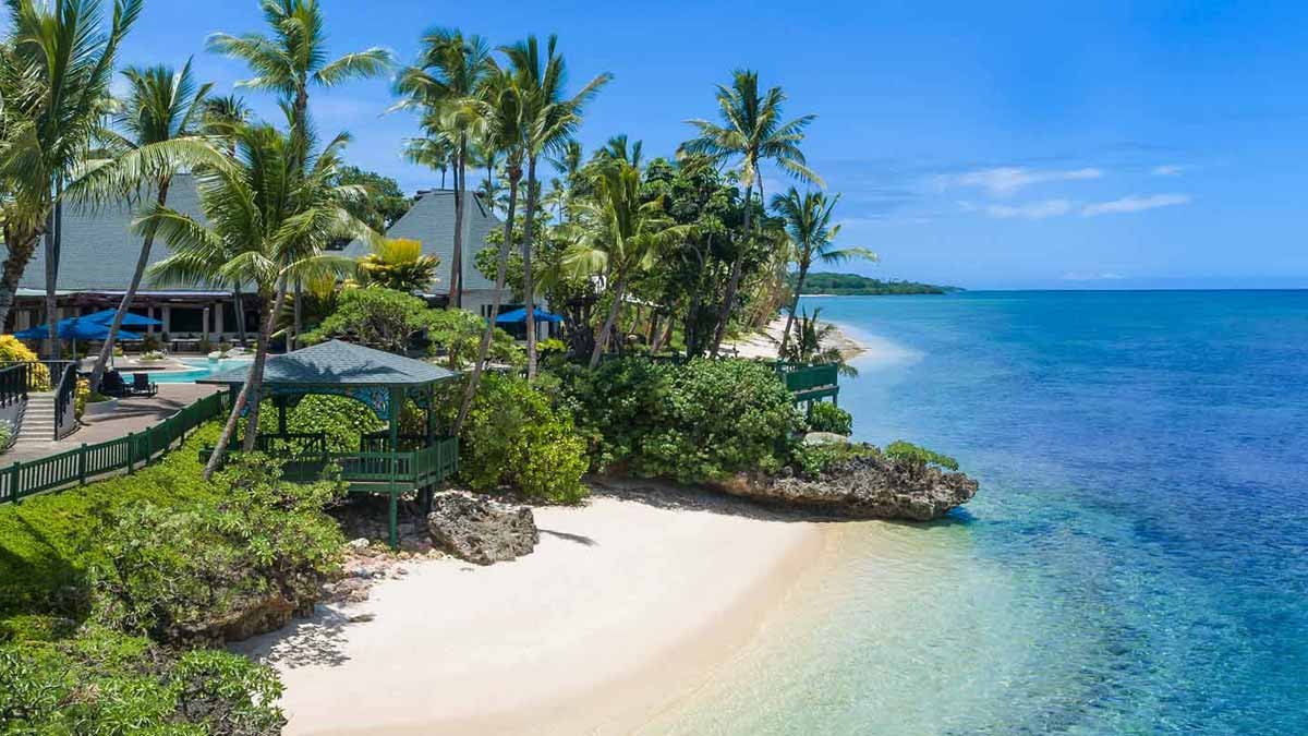 White sand beach and turquoise water at Shangri-La Yanuca Island, Fiji